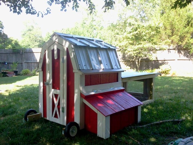 3x4x4-barn-tractor-with-a-metal-roof